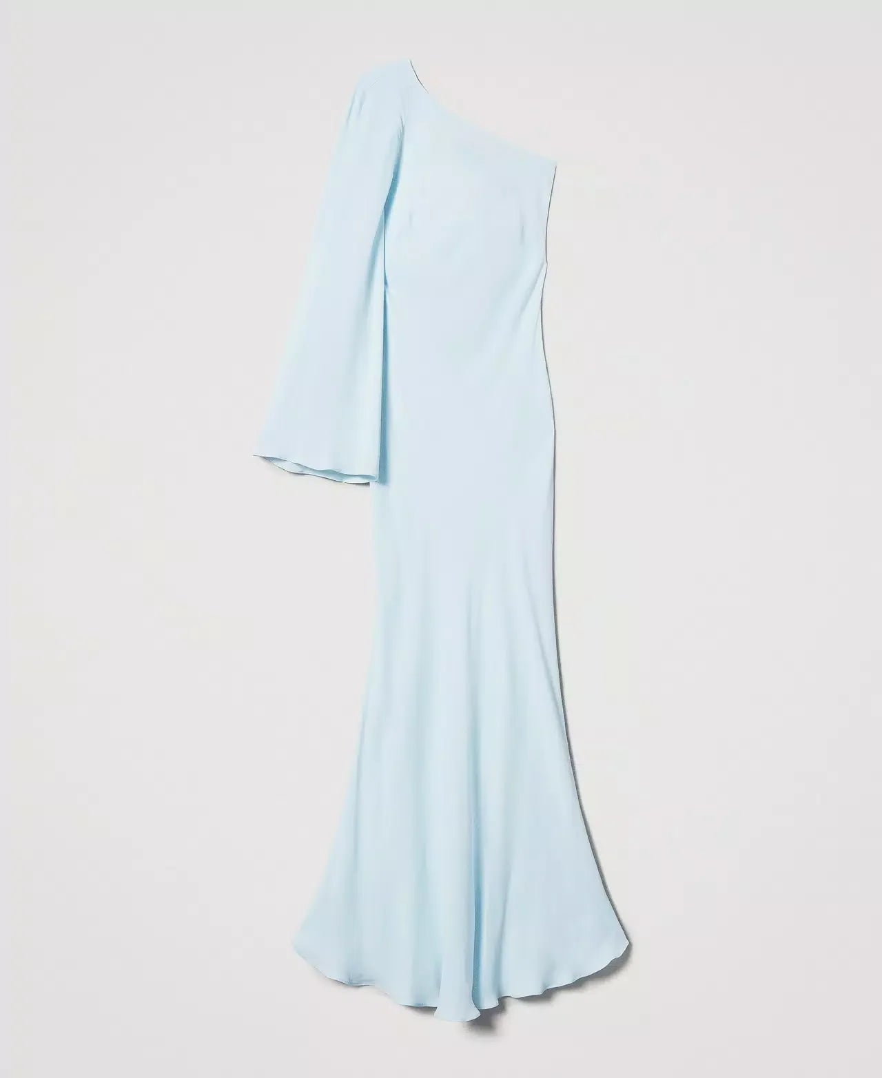 Elegant women’s dresses styled for everyday, evening, and occasion wear, featuring flattering silhouettes and refined fabrics.