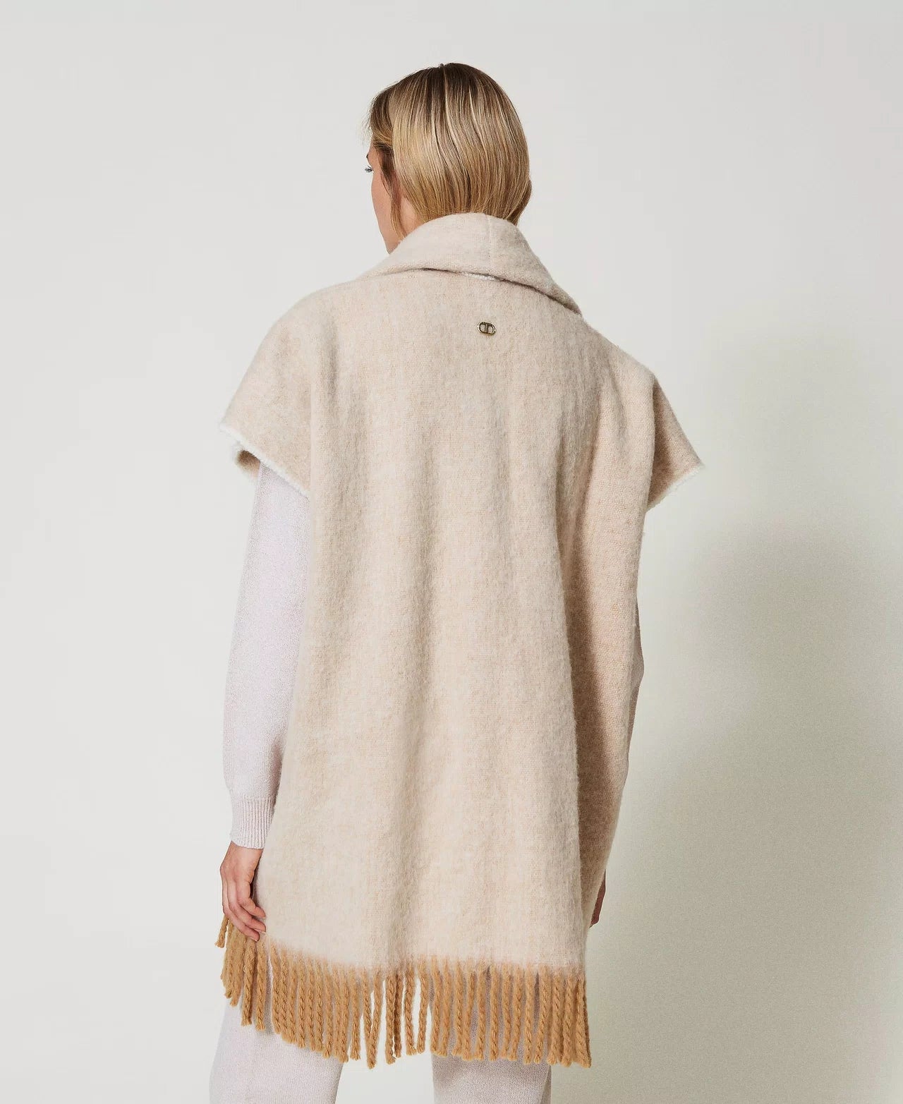 Poncho with fringes brown