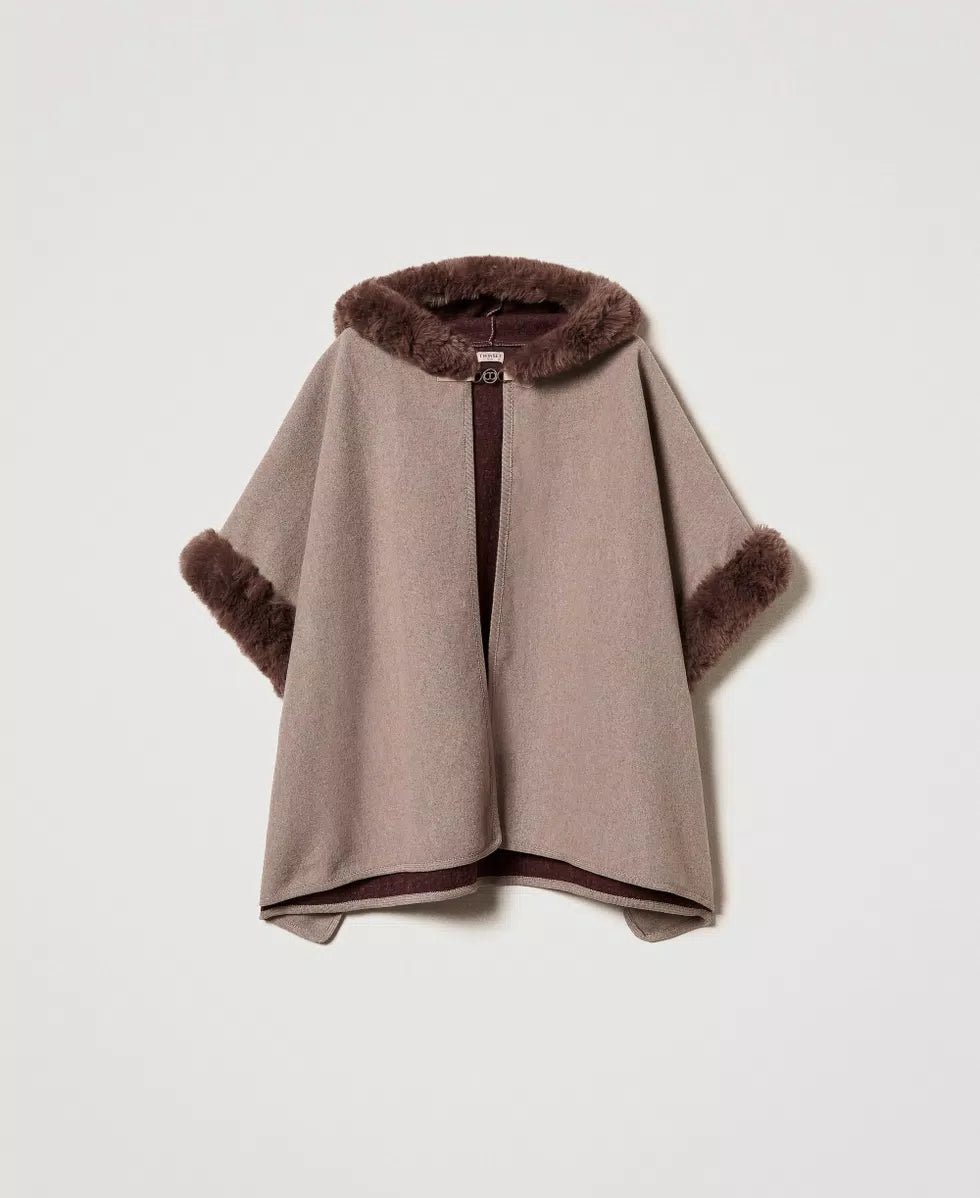 Poncho de piel sintética