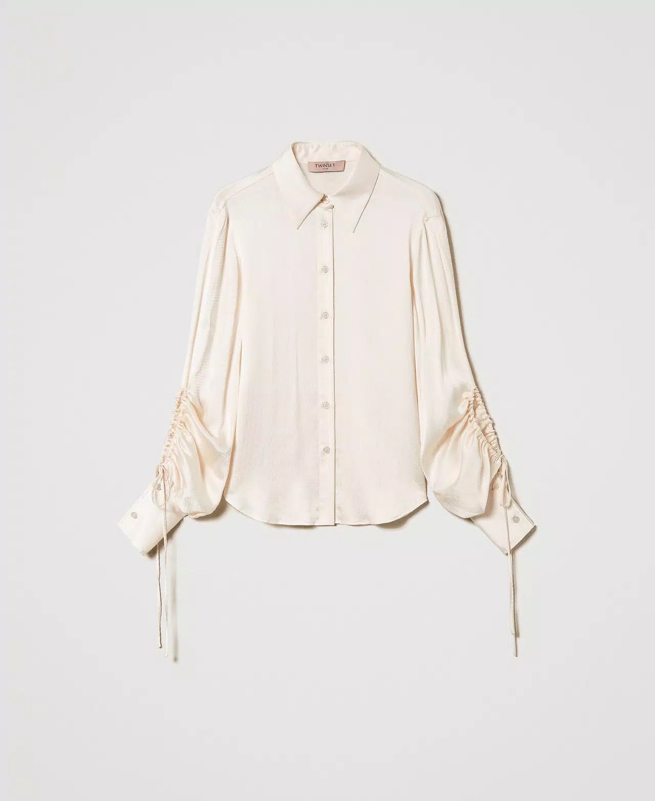 Camisa de satén martillado con corte