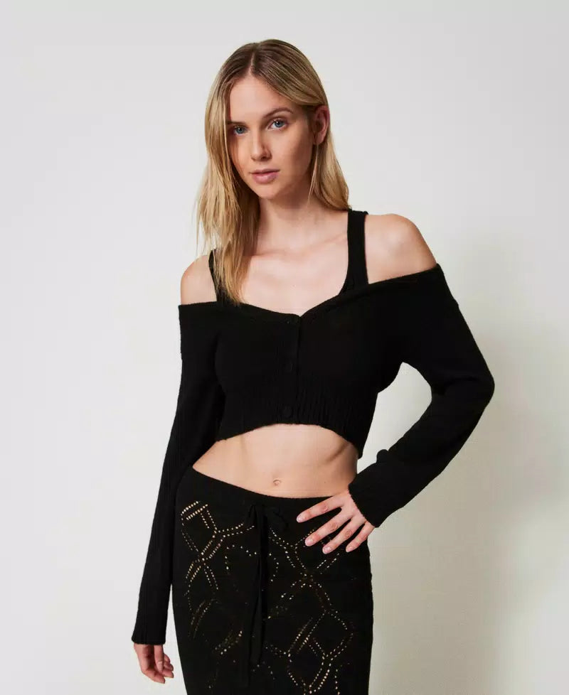 Cardigan with cable knit pattern