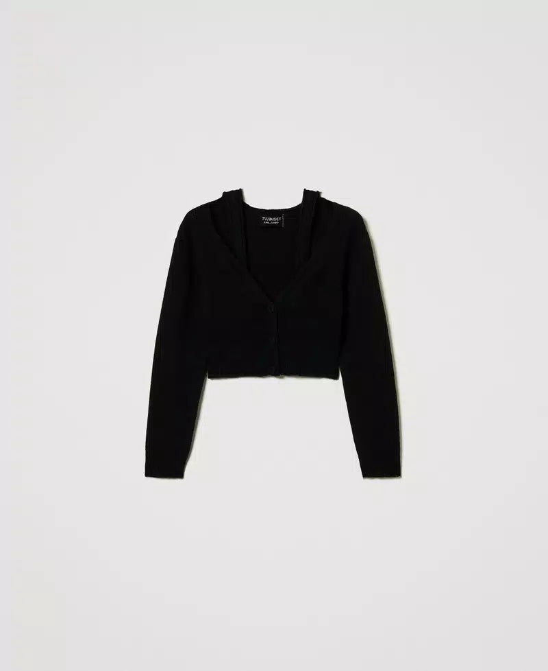 Cardigan with cable knit pattern