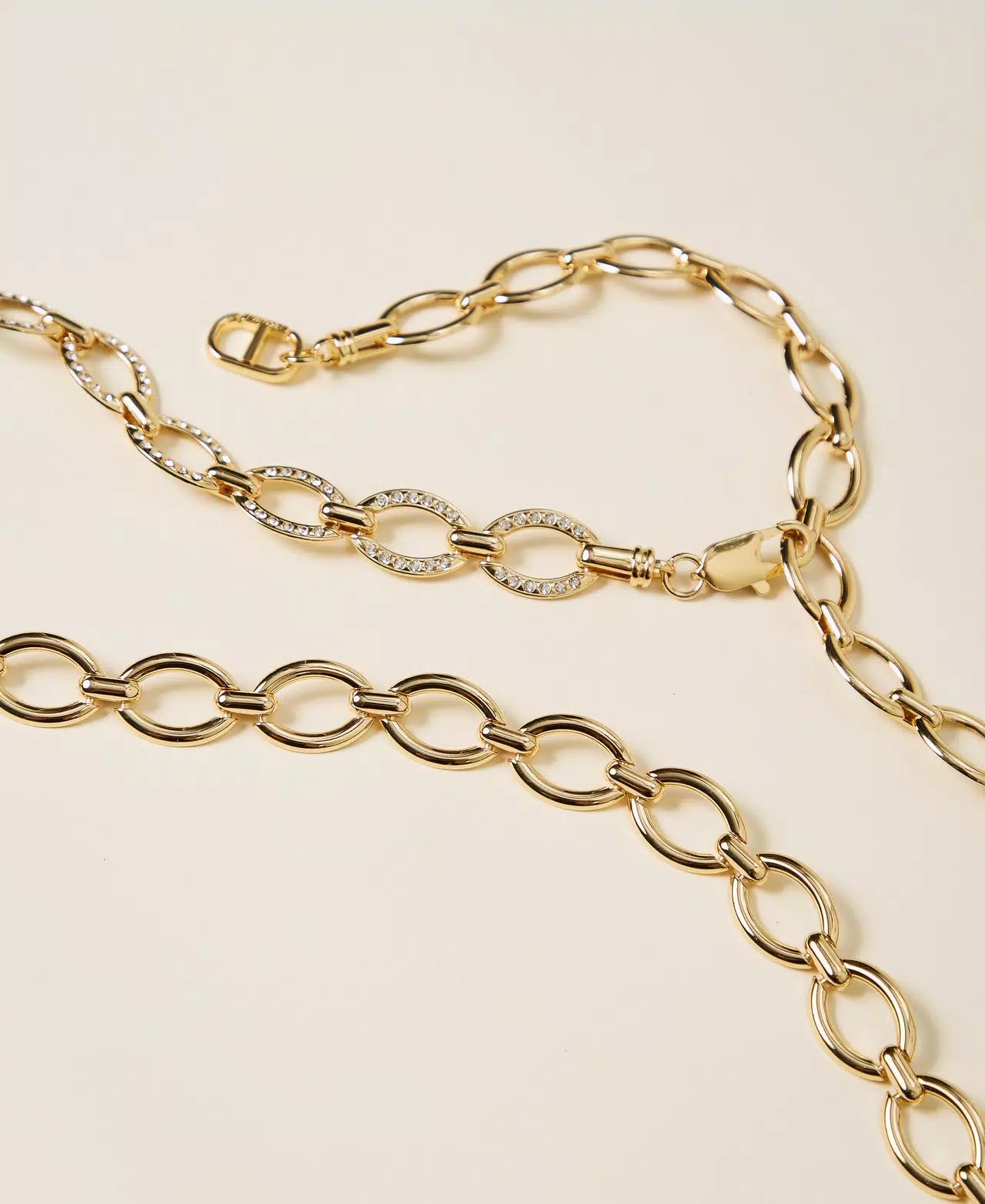 Chain belt with Oval T