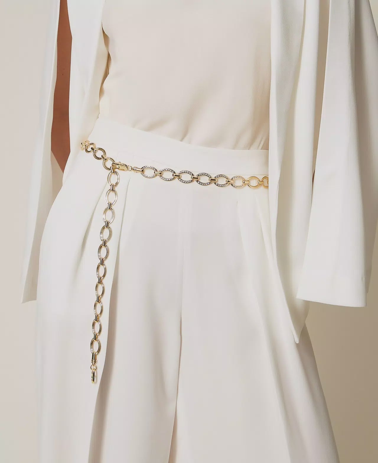 Chain belt with Oval T