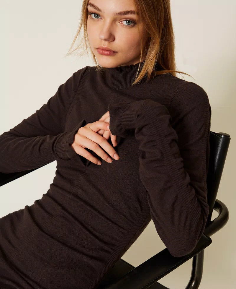 Long knit dress with gathering