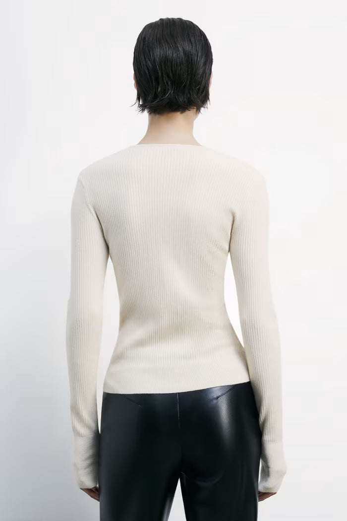 Fitted sweater with chains