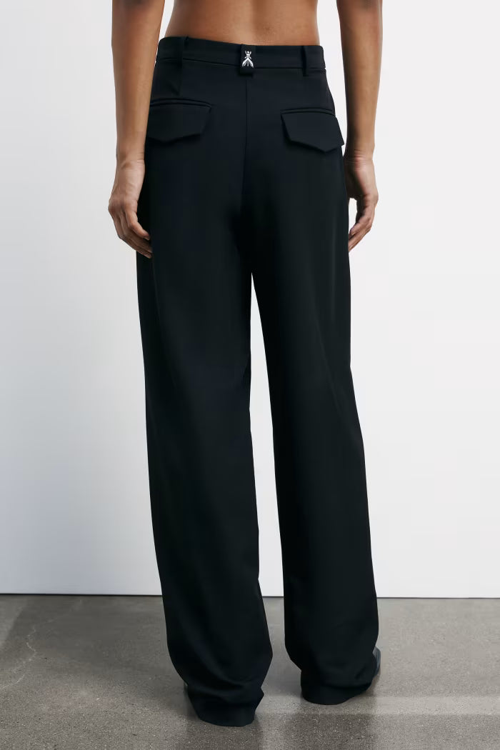 Fluid pants with pleats