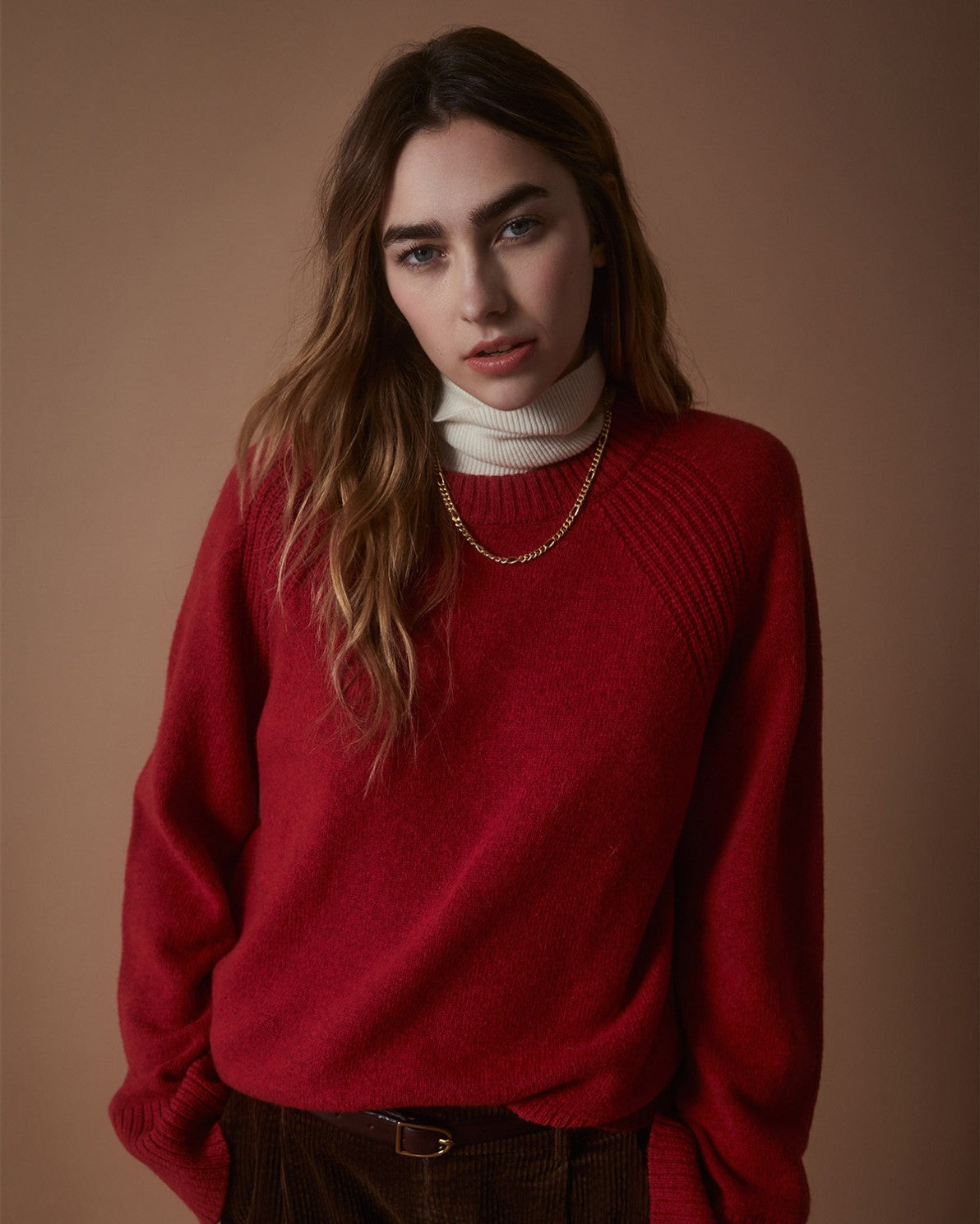 Suéter de lana con cuello redondo rojo