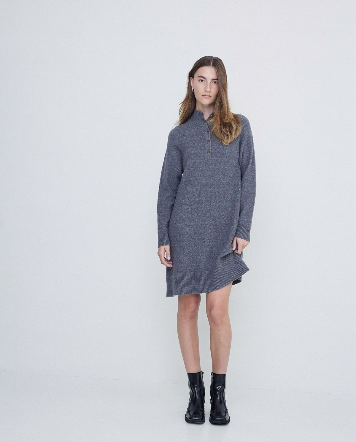 Minivestido de lana suave color gris