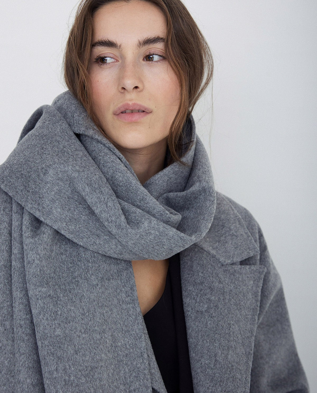 Bufanda de lana suave color gris