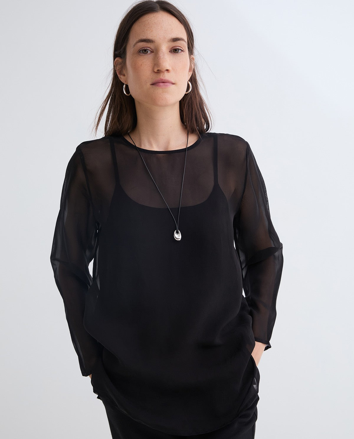 blusa de organza negra transparente
