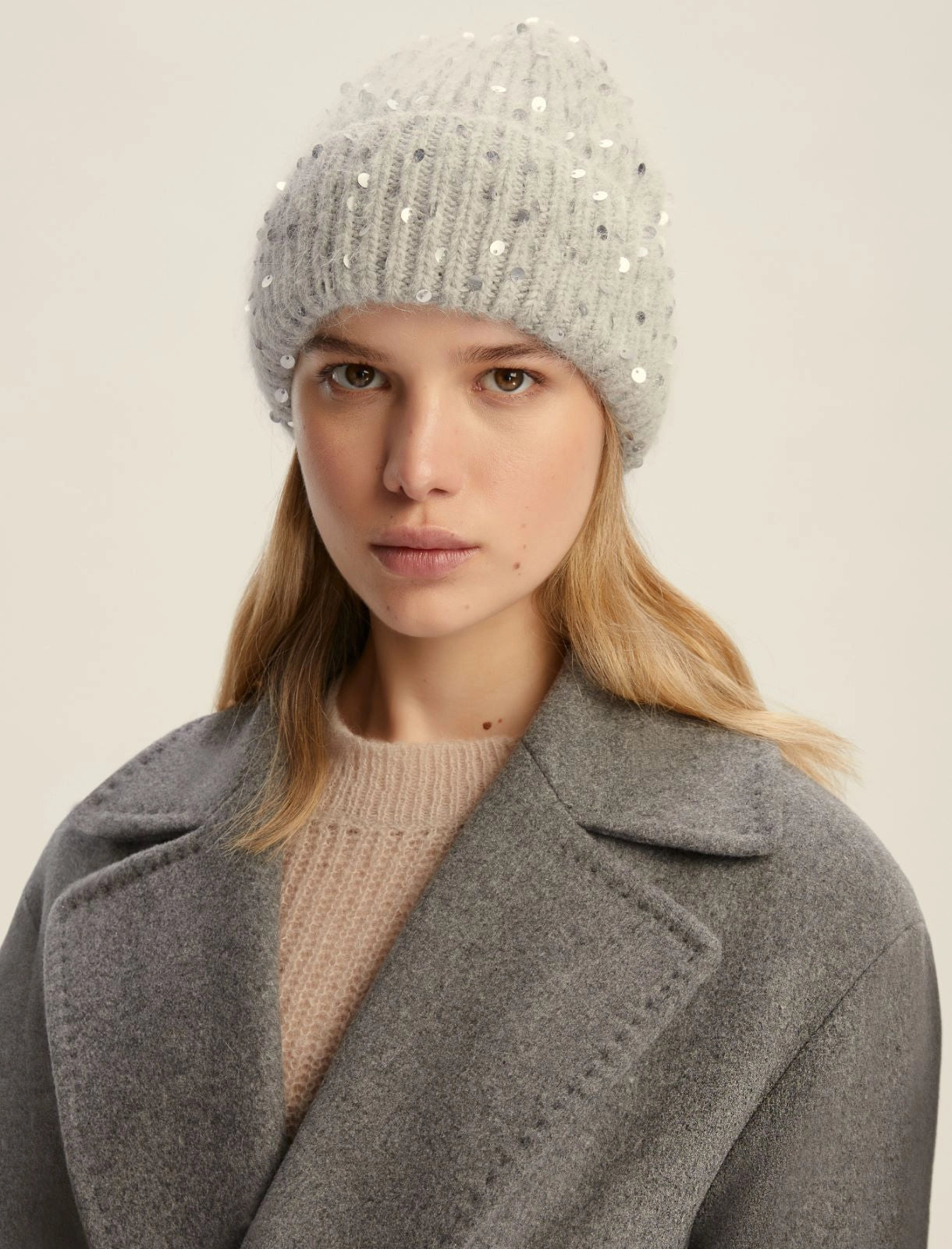 Knit hat with sequins