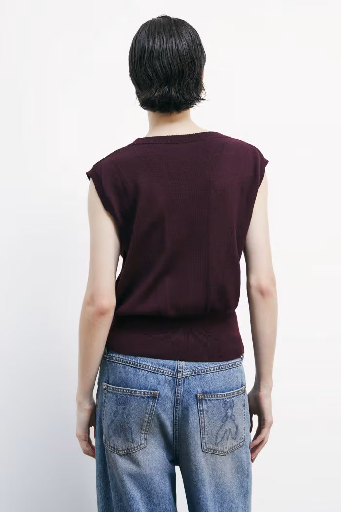 "ESSENTIAL" wool vest with V-neckline