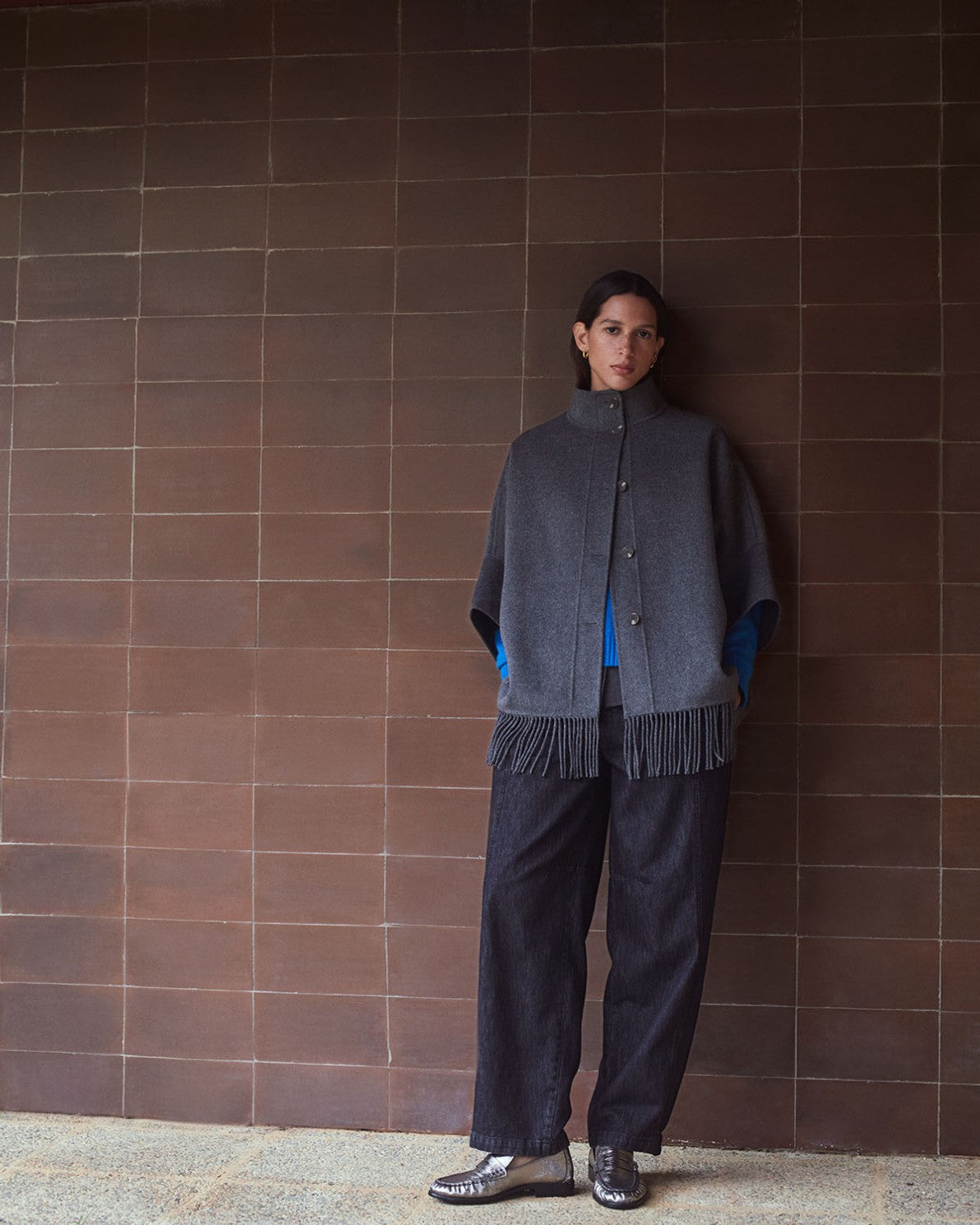 Capa con flecos hecha a mano en mezcla de lana - DISPONIBLE EN NEGRO