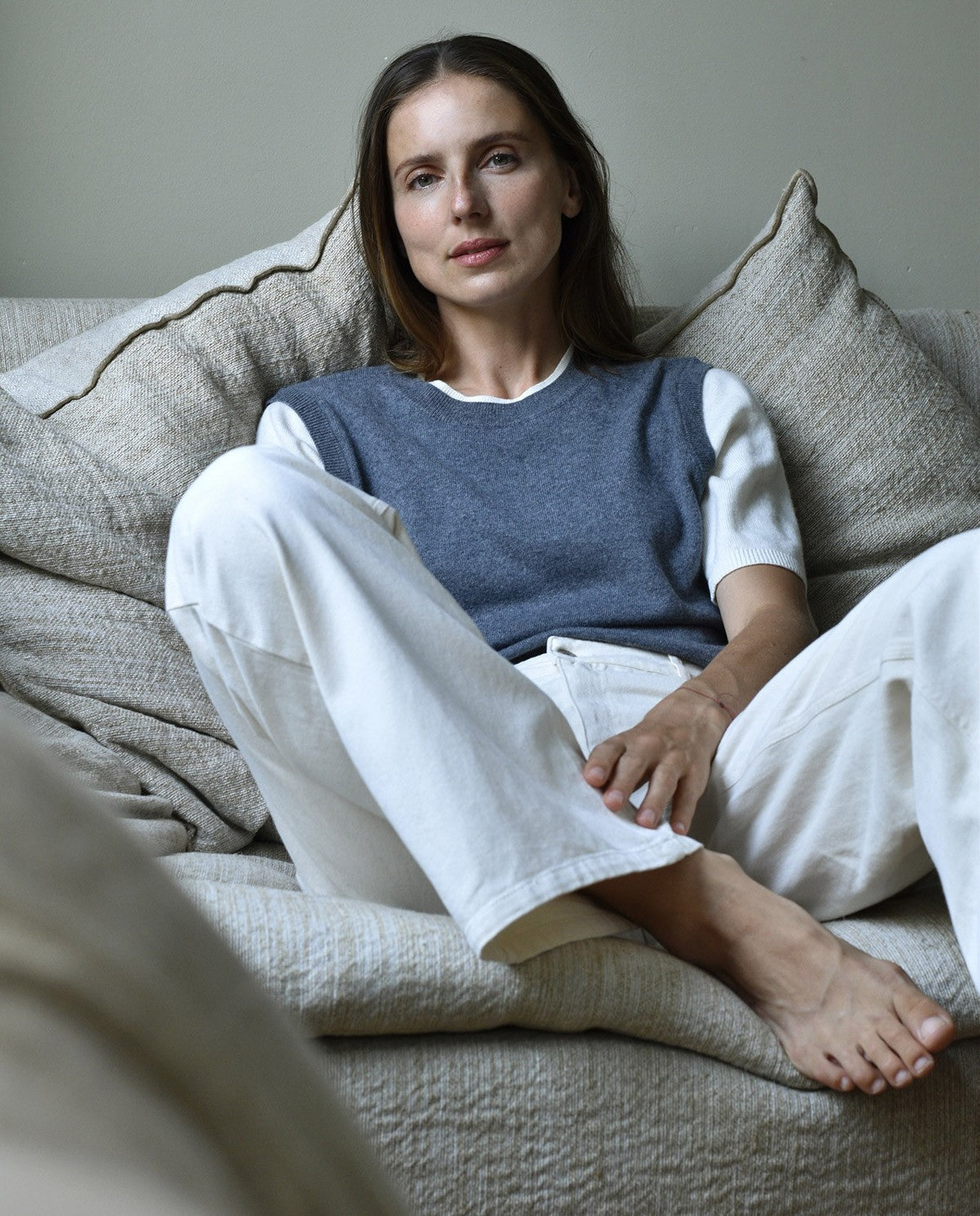 Suéter gris bicolor de manga corta