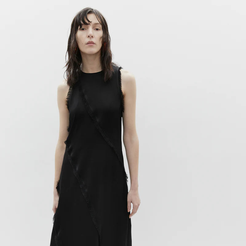 Vestido con flecos de rosas